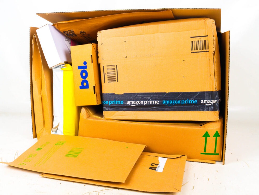 XL Doos met Ongeopende Postpakketten