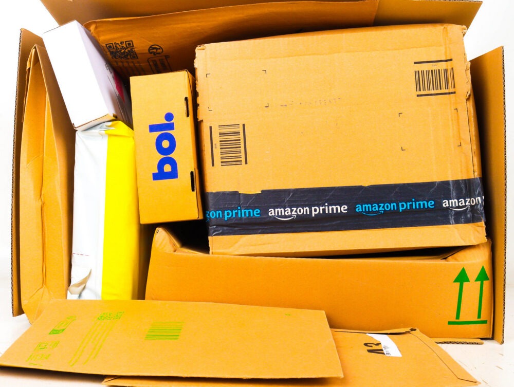 XL Doos met Ongeopende Postpakketten