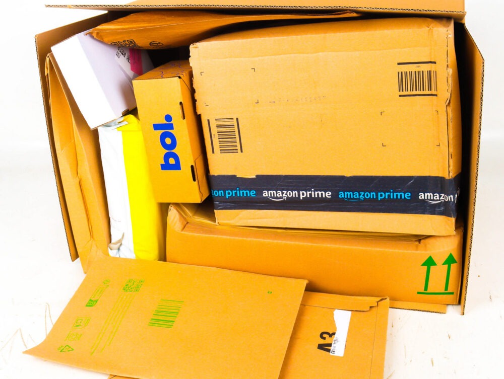 XL Doos met Ongeopende Postpakketten