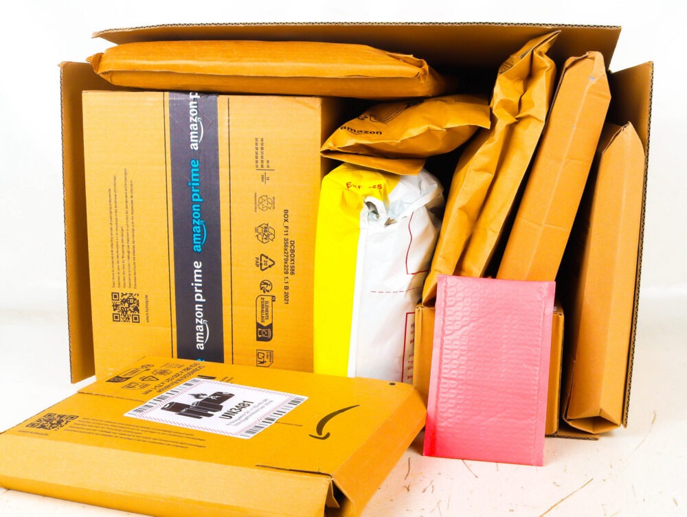 XL Doos met Ongeopende Postpakketten