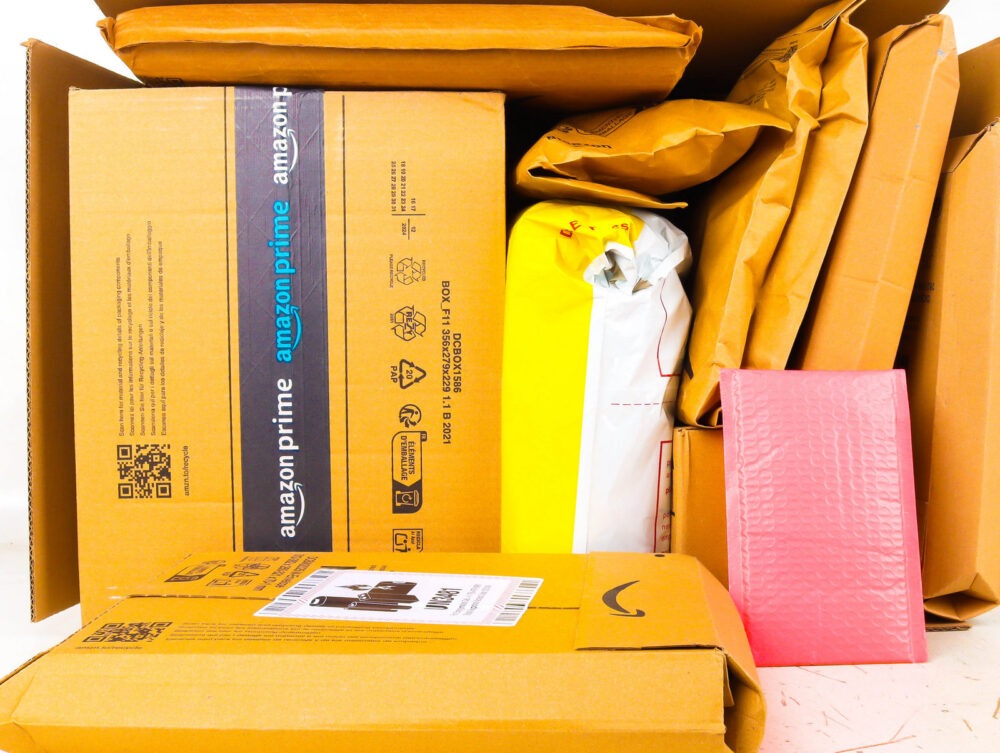 XL Doos met Ongeopende Postpakketten