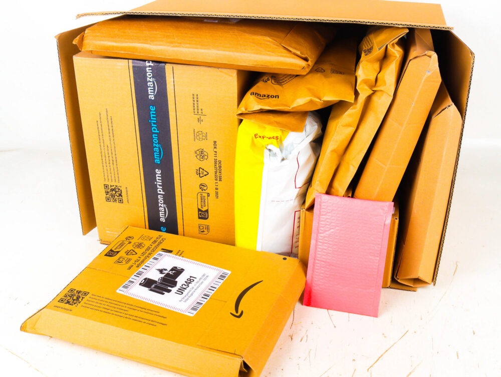 XL Doos met Ongeopende Postpakketten