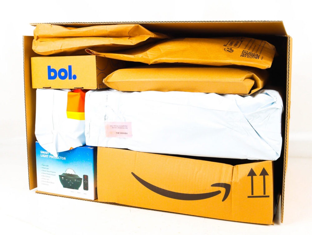 XL Doos met Ongeopende Postpakketten