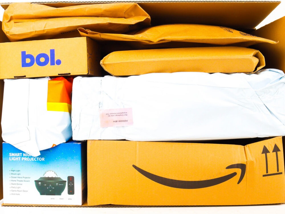 XL Doos met Ongeopende Postpakketten