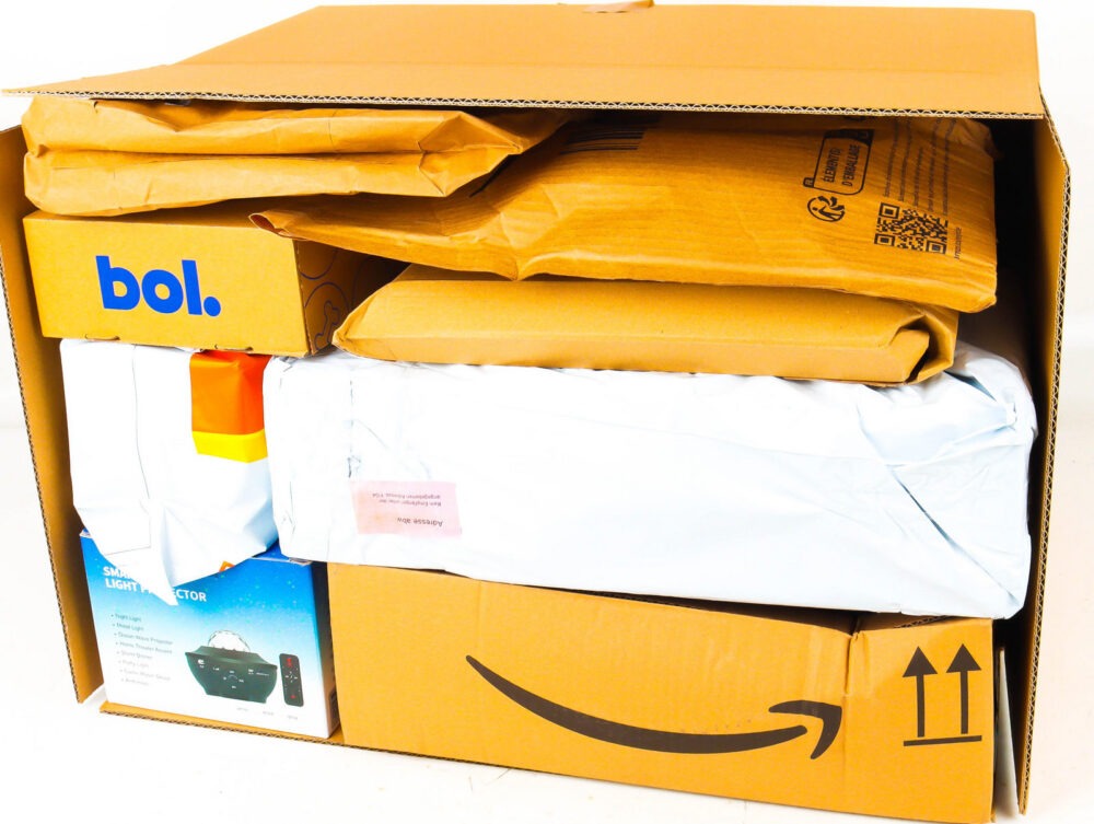 XL Doos met Ongeopende Postpakketten
