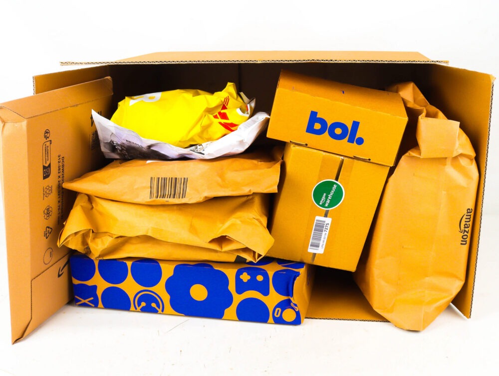 XL Doos met Ongeopende Postpakketten