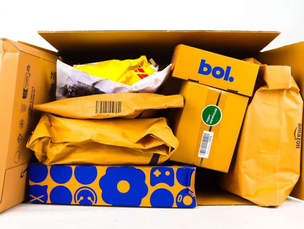XL Doos met Ongeopende Postpakketten