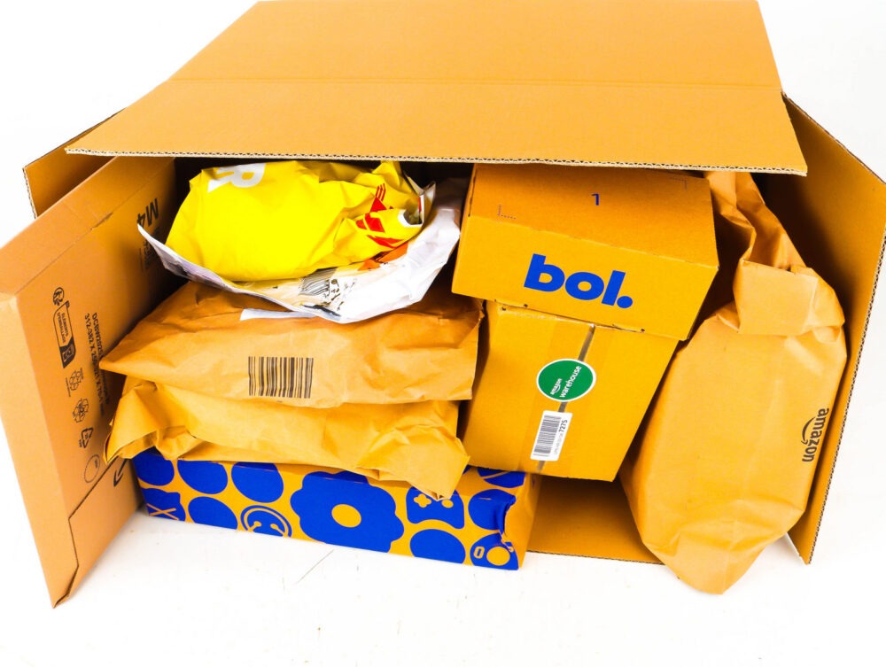 XL Doos met Ongeopende Postpakketten