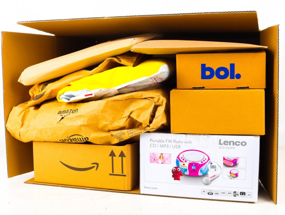 XL Doos met Ongeopende Postpakketten