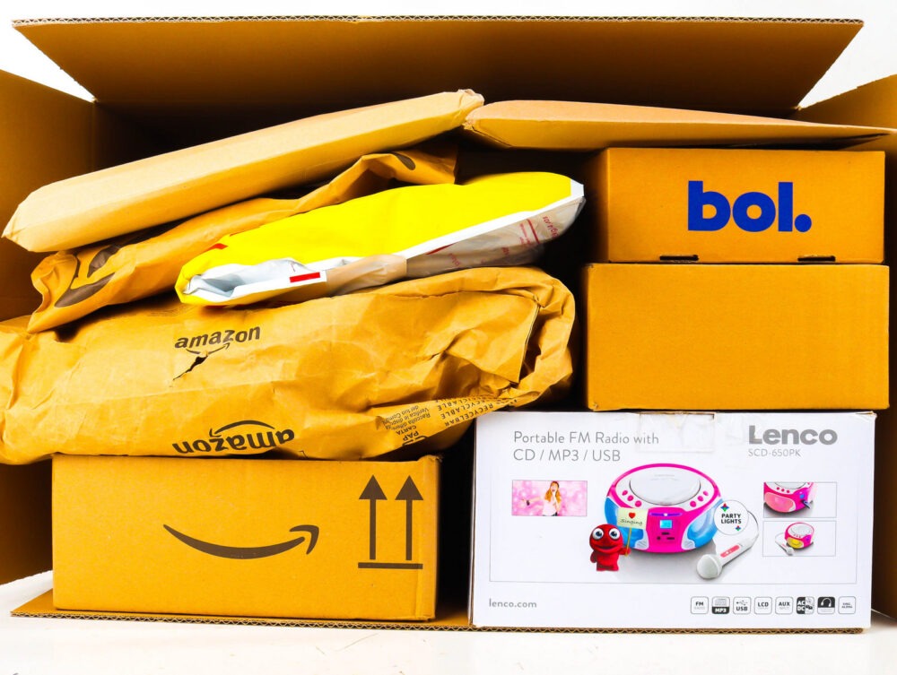XL Doos met Ongeopende Postpakketten