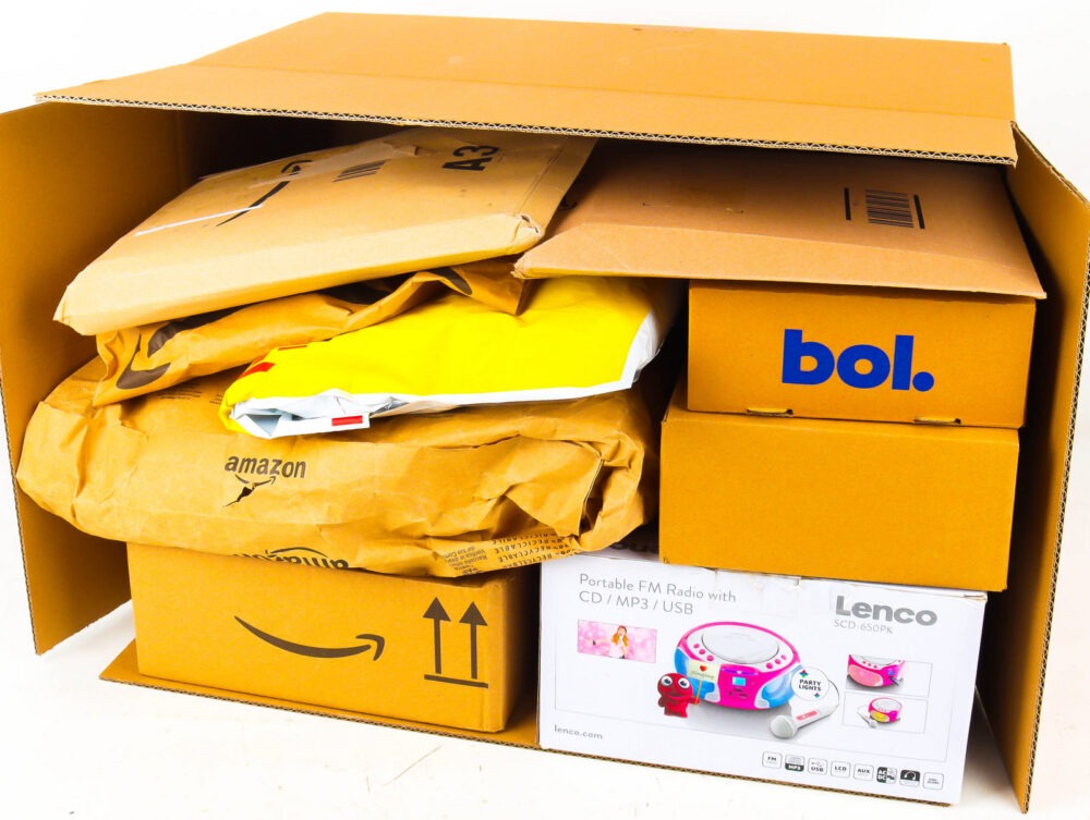 XL Doos met Ongeopende Postpakketten
