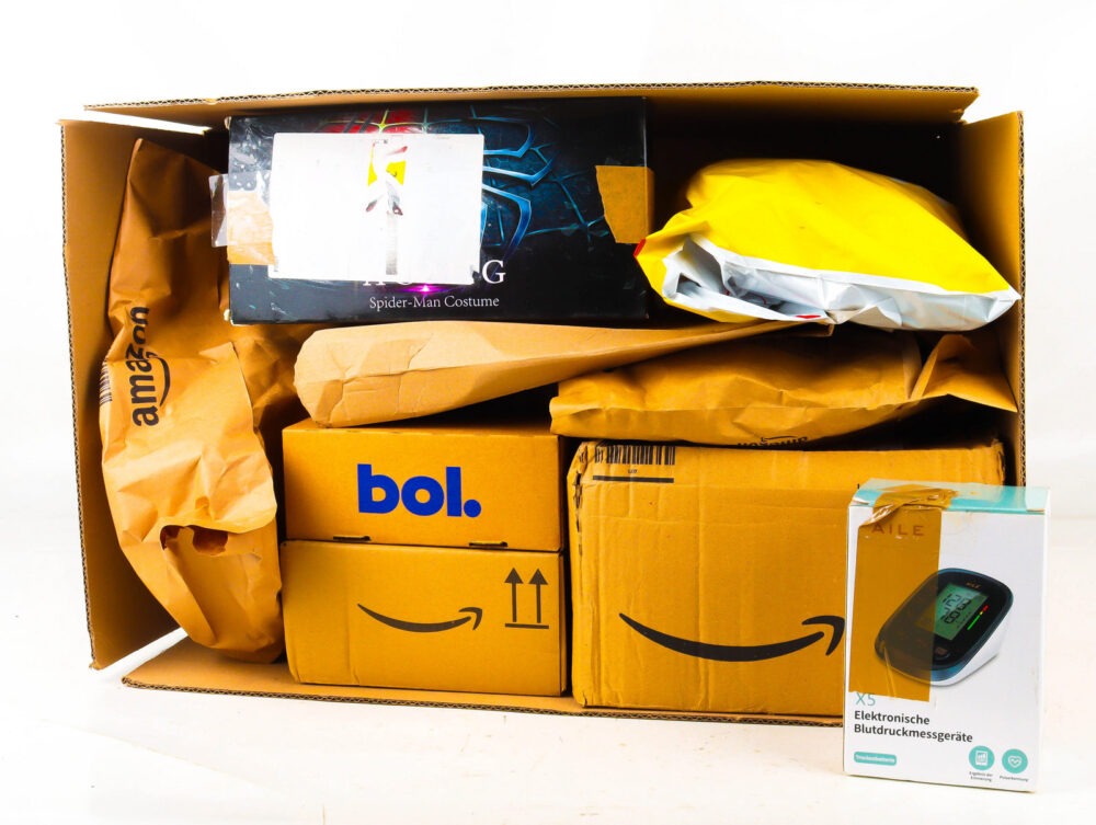 XL Doos met Ongeopende Postpakketten