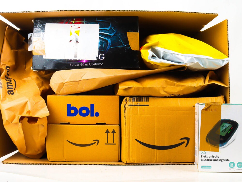 XL Doos met Ongeopende Postpakketten