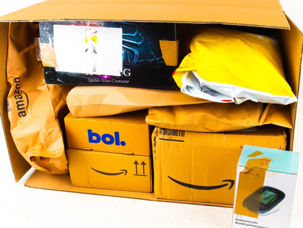 XL Doos met Ongeopende Postpakketten