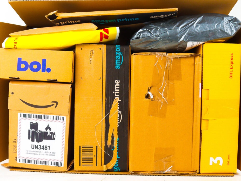 XL Doos met Ongeopende Postpakketten