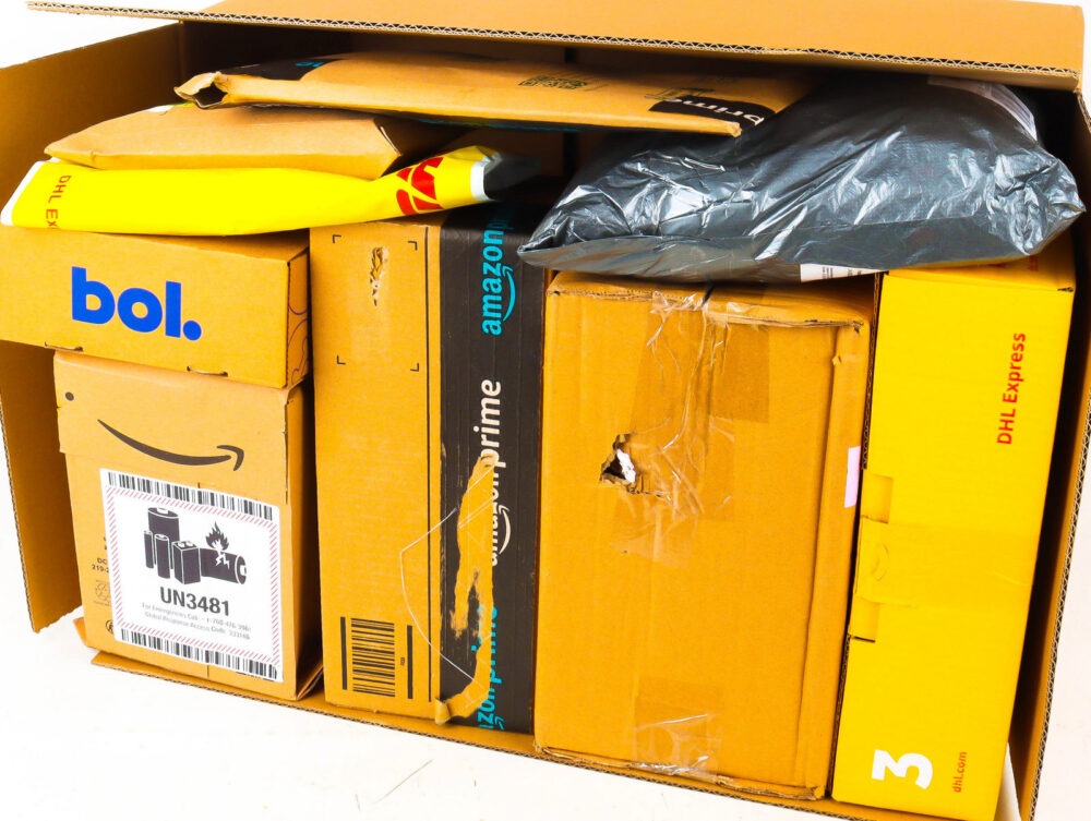 XL Doos met Ongeopende Postpakketten