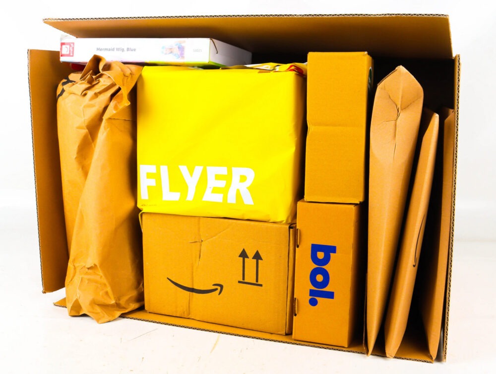XL Doos met Ongeopende Postpakketten
