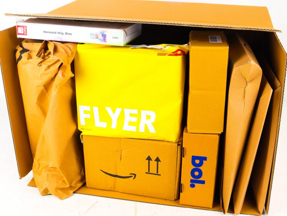 XL Doos met Ongeopende Postpakketten