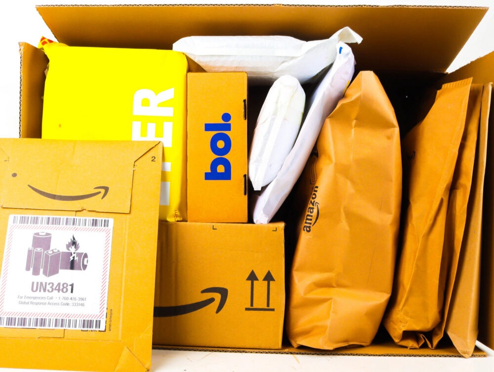 XL Doos met Ongeopende Postpakketten