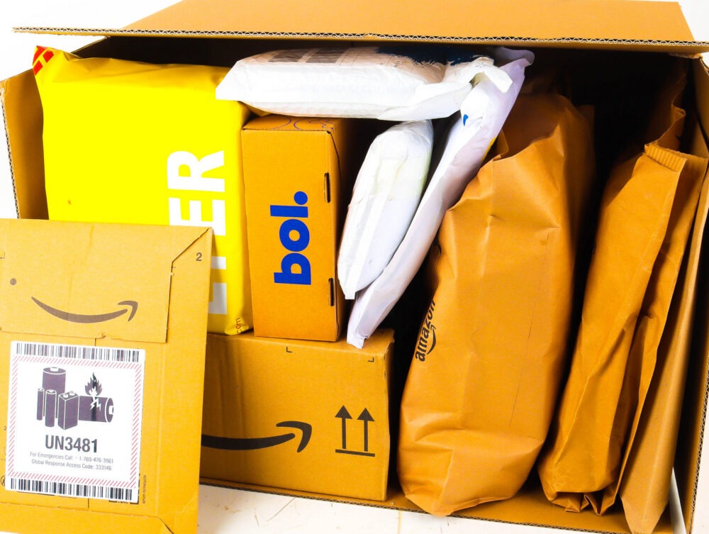XL Doos met Ongeopende Postpakketten