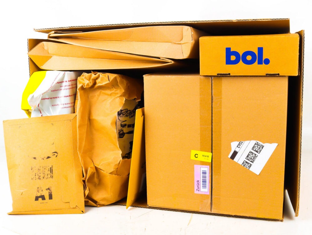 XL Doos met Ongeopende Postpakketten