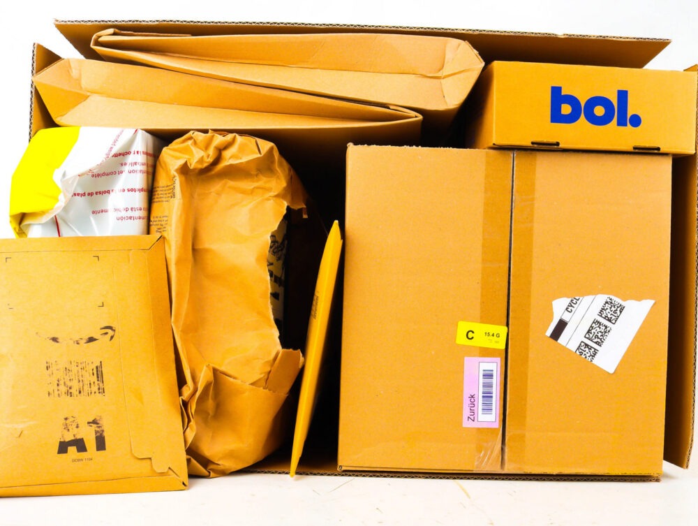 XL Doos met Ongeopende Postpakketten