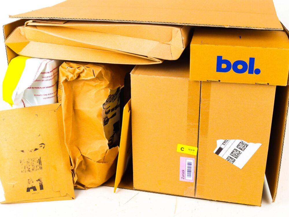 XL Doos met Ongeopende Postpakketten
