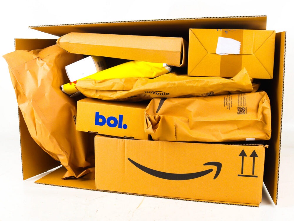XL Doos met Ongeopende Postpakketten