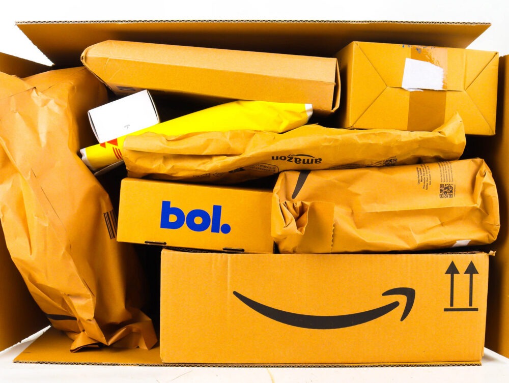 XL Doos met Ongeopende Postpakketten