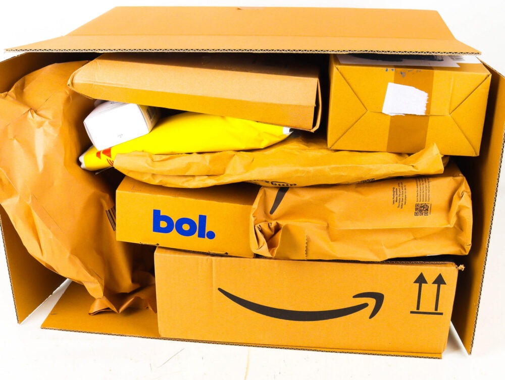 XL Doos met Ongeopende Postpakketten