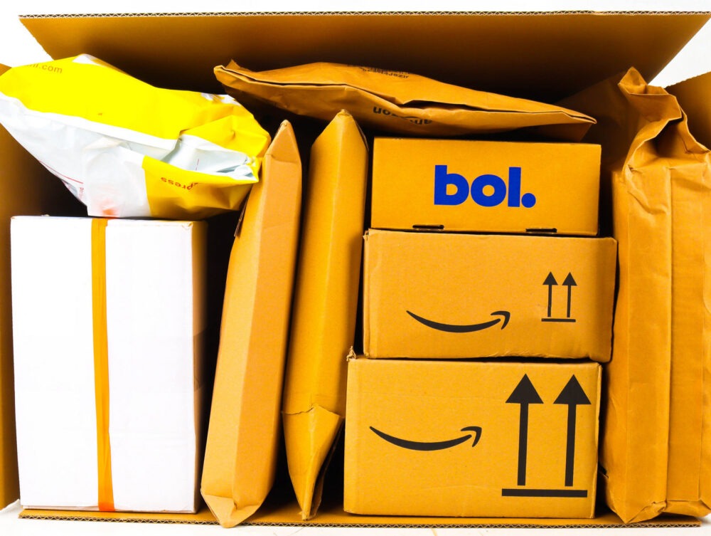 XL Doos met Ongeopende Postpakketten