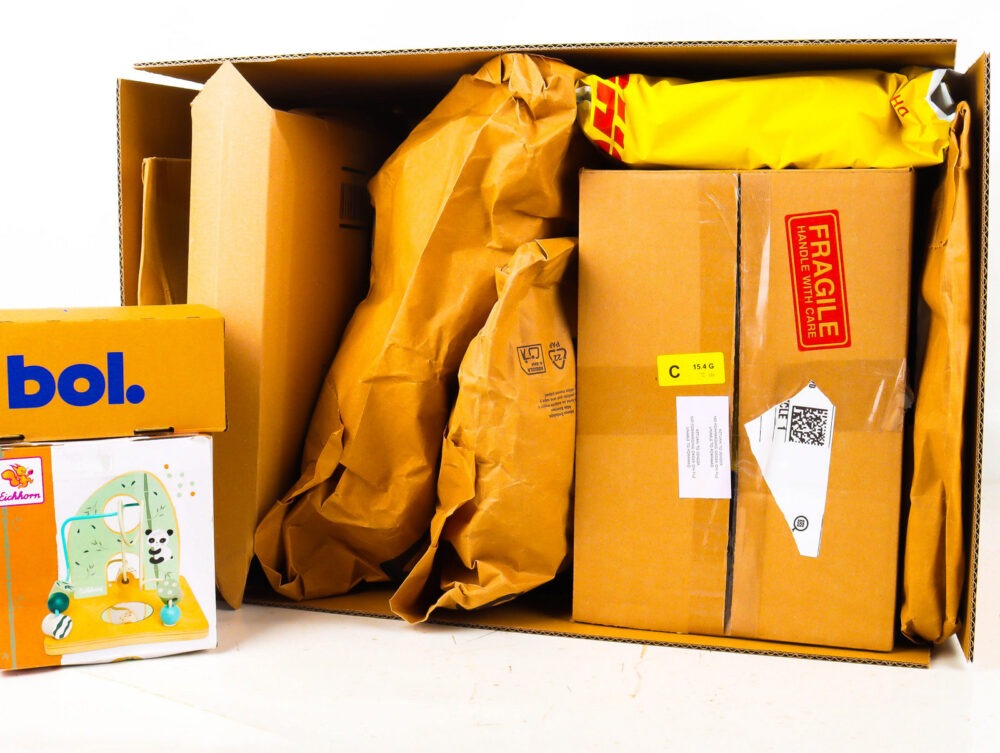 XL Doos met Ongeopende Postpakketten