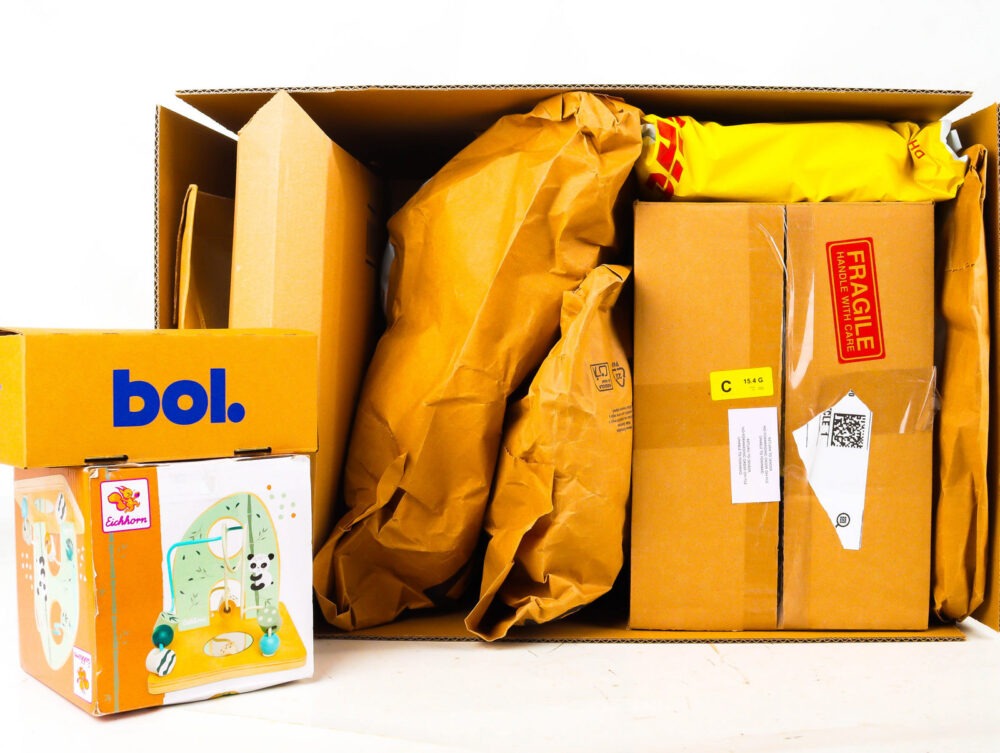 XL Doos met Ongeopende Postpakketten