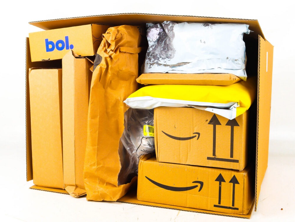 XL Doos met Ongeopende Postpakketten