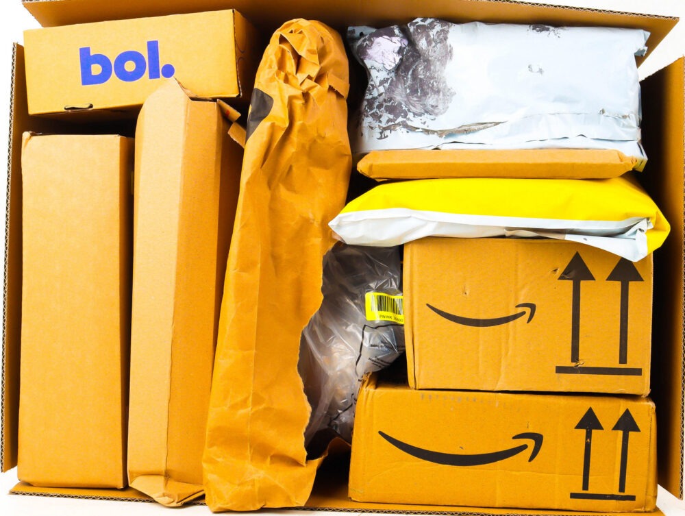 XL Doos met Ongeopende Postpakketten