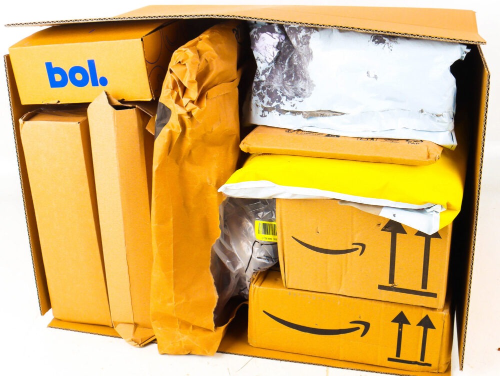 XL Doos met Ongeopende Postpakketten