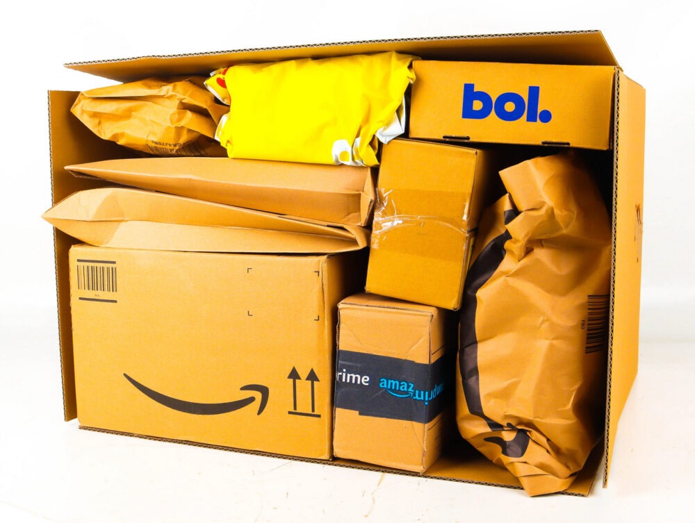 XL Doos met Ongeopende Postpakketten
