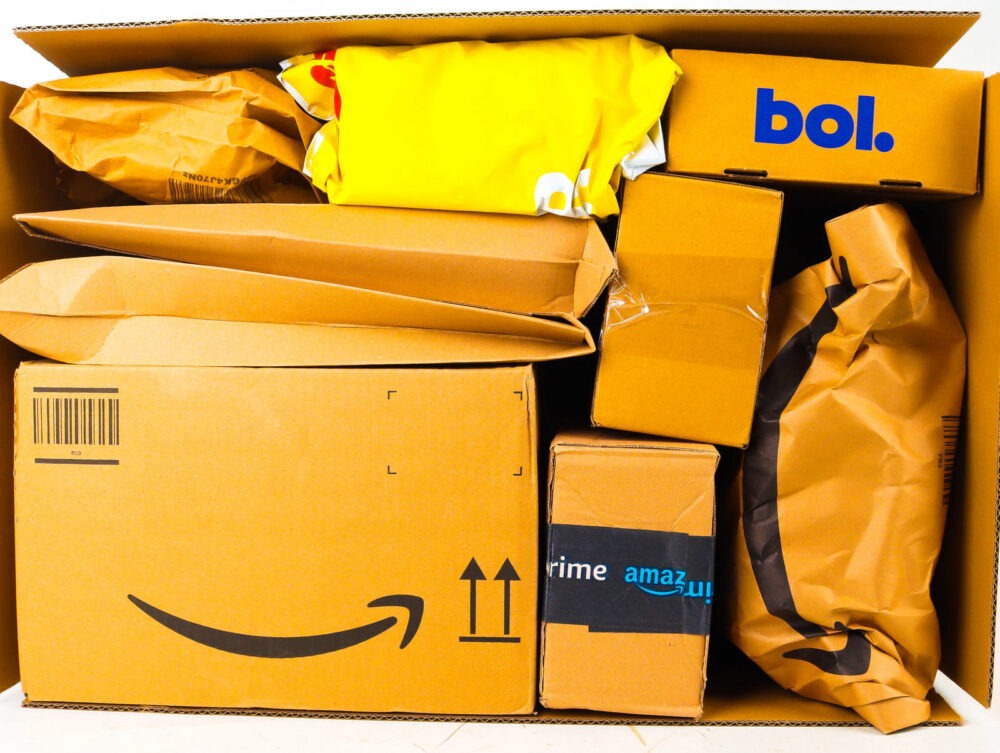 XL Doos met Ongeopende Postpakketten