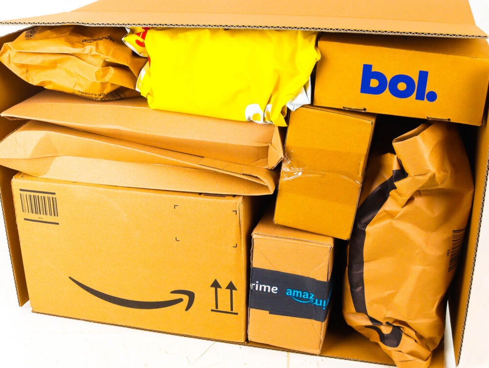 XL Doos met Ongeopende Postpakketten