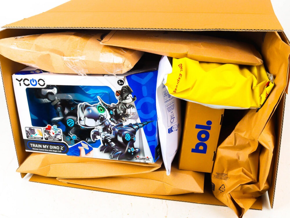 XL Doos met Ongeopende Postpakketten
