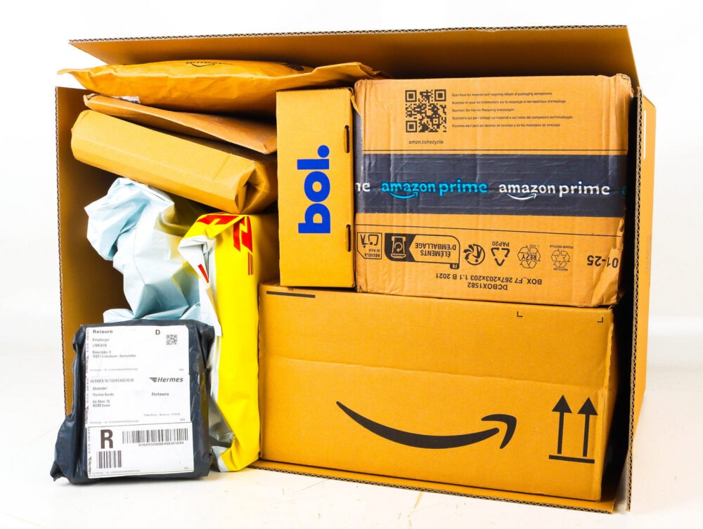 XL Doos met Ongeopende Postpakketten