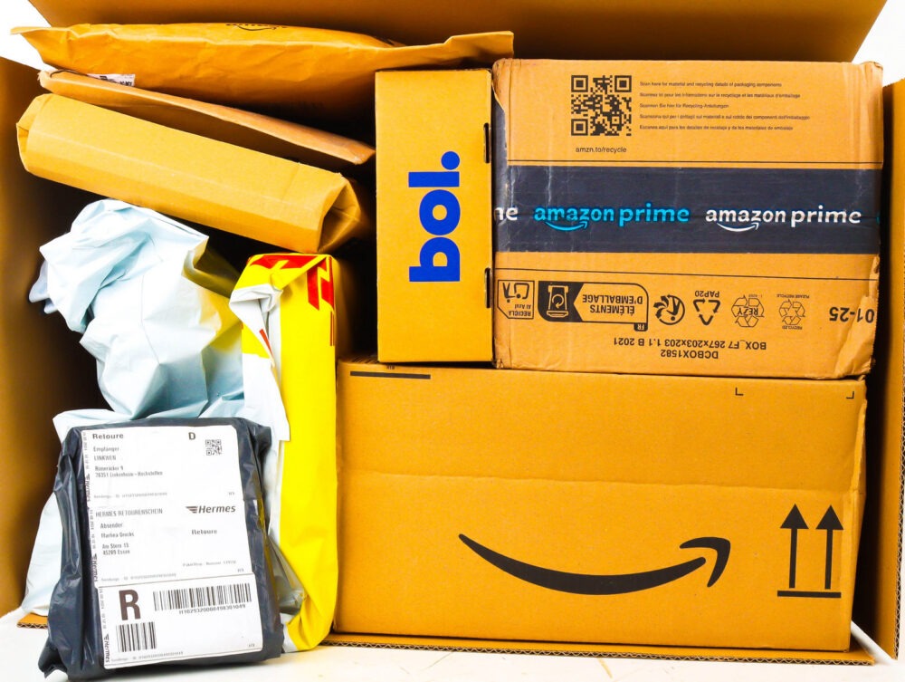 XL Doos met Ongeopende Postpakketten
