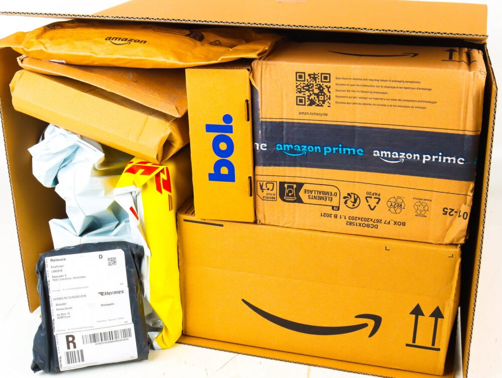 XL Doos met Ongeopende Postpakketten