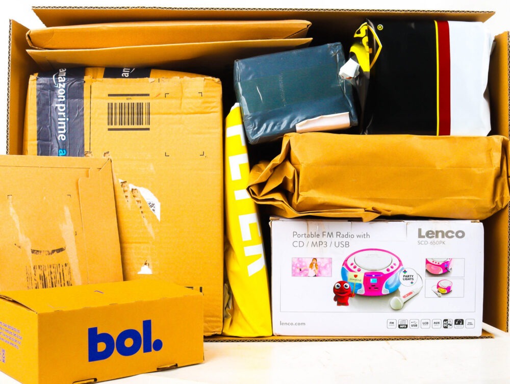 XL Doos met Ongeopende Postpakketten