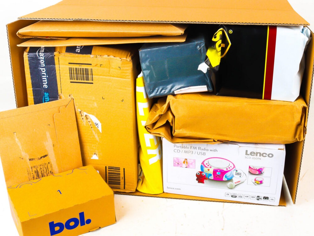 XL Doos met Ongeopende Postpakketten