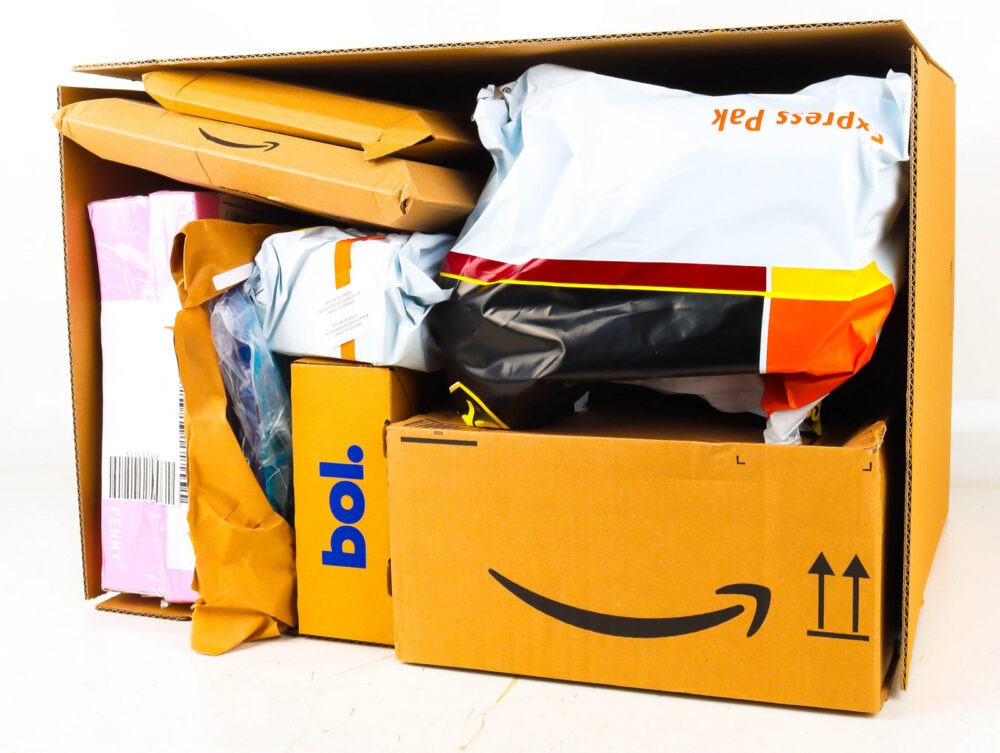 XL Doos met Ongeopende Postpakketten