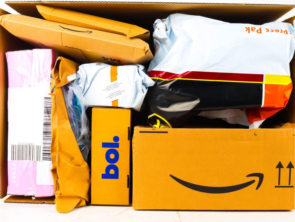 XL Doos met Ongeopende Postpakketten