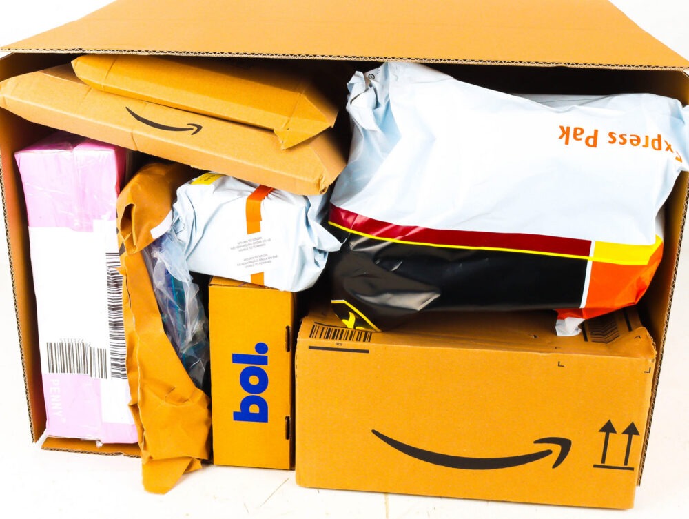 XL Doos met Ongeopende Postpakketten