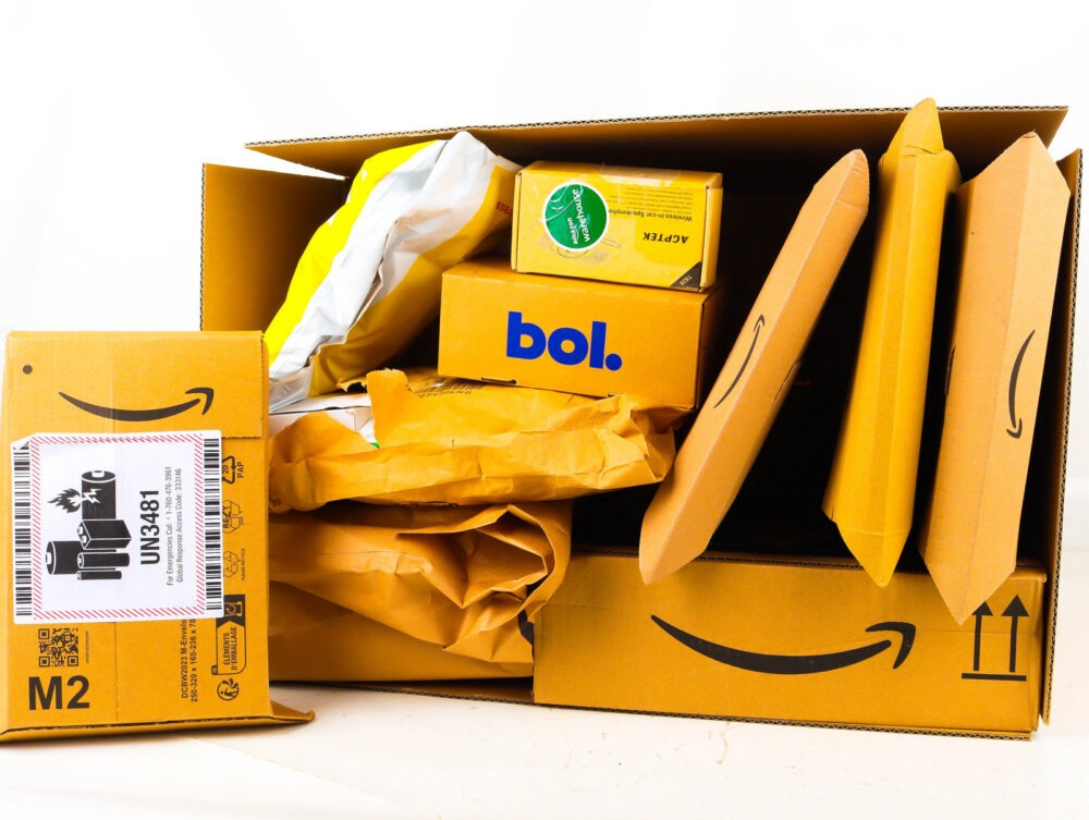XL Doos met Ongeopende Postpakketten