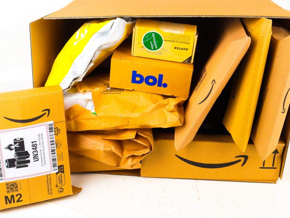 XL Doos met Ongeopende Postpakketten